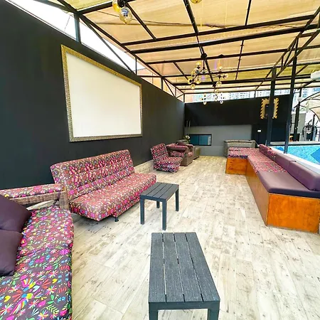 11 Bedroom-2 Floors Apartment Jacuzzi & Rooftop Pool At Poblado